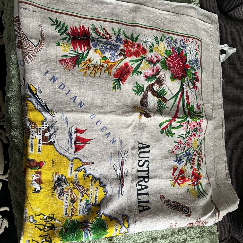 Colorful Australia Map tablecloths - Picture 2 of 8